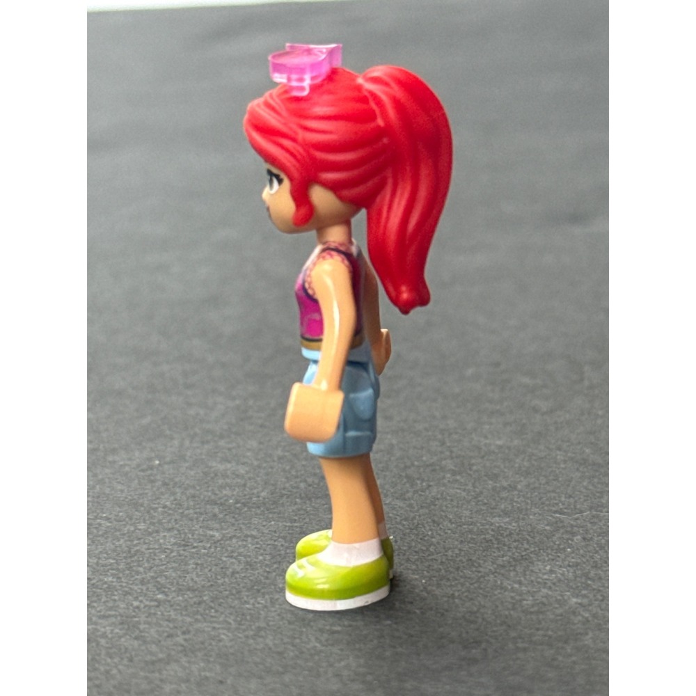 LEGO Friends Mia Mini-Doll Red Hair Pink Sunglasses Magenta Top Blue Shorts - Picture 2 of 4